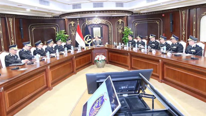 تفاصيل اجتماع وزير