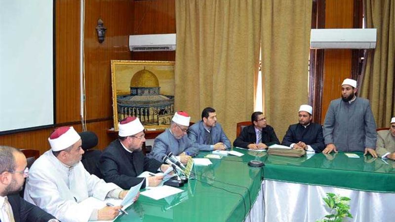 وزير الأوقاف يلتقي