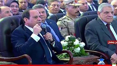 الرئيس السيسي يطلب من وزير الصناعة انهاء أزمة المصانع المتعثرة
