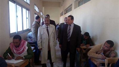 نائب رئيس جامعة الأزهر يتفقد امتحانات كلية اللغة العربية بأسيوط 