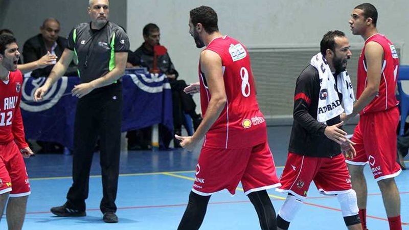 الأهلي يتوج بلقب