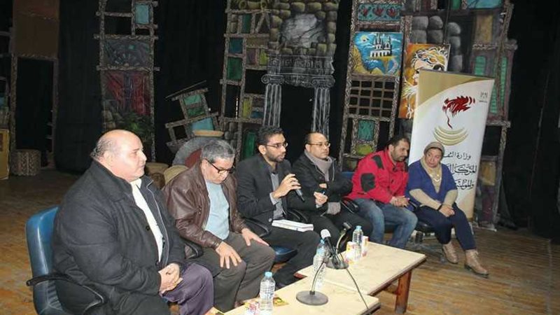 نقاد في ندوة الثامنة