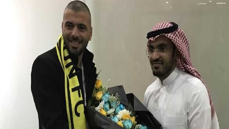 عماد متعب يصل السعودية