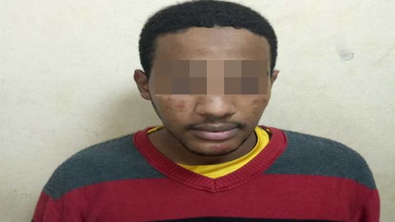 إثيوبي يلقي ربة منزل