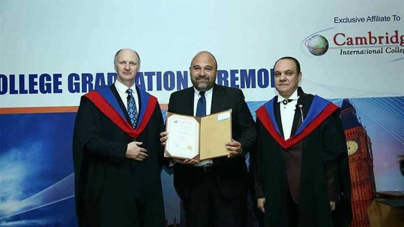 جامعة كامبريدج تكرم