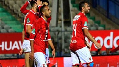 الأهلي يضرب الزمالك بثلاثية ويتصدر الدوري بعد غياب 16 جولة