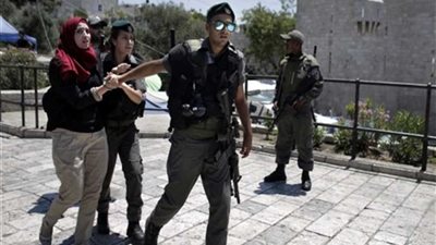 الاحتلال اﻹسرائيلي يعتقل فتاة فلسطينية قرب الحرم الإبراهيمي في الخليل