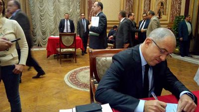 السويدي يوقع على استمارة تزكية السيسي