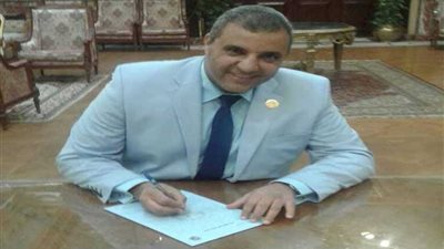 نائب سمالوط يوقع على استمارة تزكية السيسي لفترة رئاسية ثانية