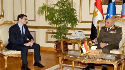 فيديو.. لقاء الفريق أول صدقي صبحي ومساعد الدفاع الأمريكي