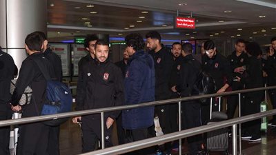 بالصور.. التقاء بعثة الأهلي مع السفير المصري والجماهير العاشقة في مطار أبوظبي