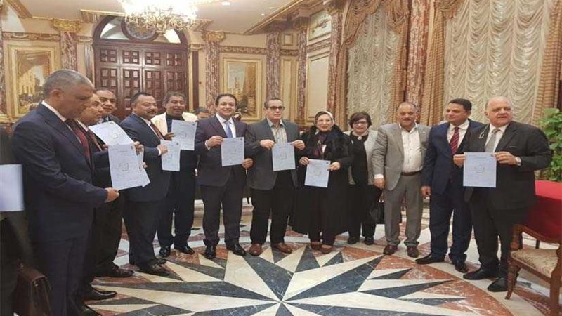 علاء عابد يتبنى جمع