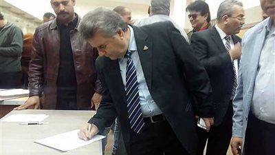 القاضى وقيادات جامعة بنها يحررون توكيلات لدعم 