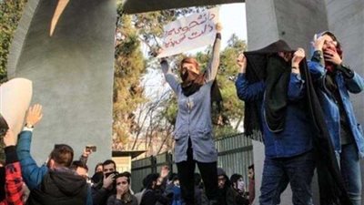 البيت الأبيض يطالب إيران بالإفراج الفوري عن المعتقلين