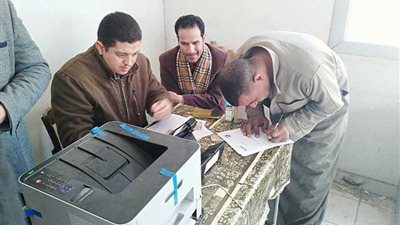 لليوم الثاني إقبال كبير على مكاتب الشهر العقاري لتأييد السيسي