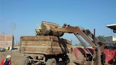 رفع 8 أطنان من القمامة المتراكمة بدمنهور 