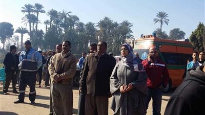 انتشال سيارة ميكروباص وغريقين والبحث عن ثالث بنهر النيل في أسيوط