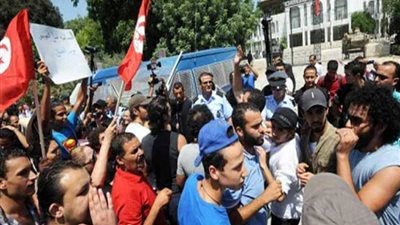 بسبب الاحتجاجات.. ناقوس الخطر يدق في تونس والجزائر