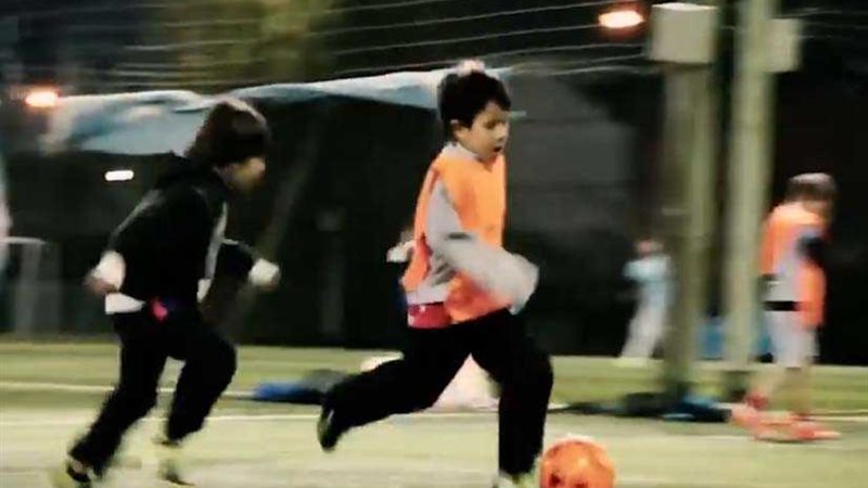 طفل يتفوق على ميسي