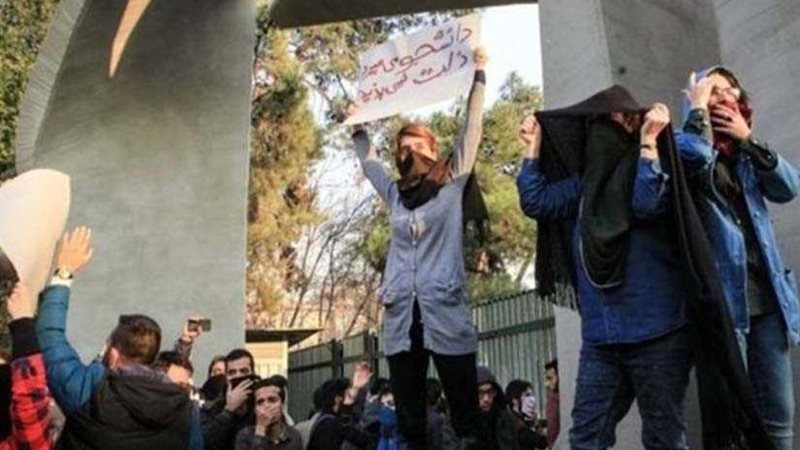 البيت الأبيض يطالب