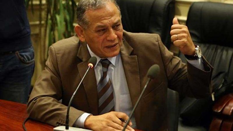 السادات يطلب من رئيس