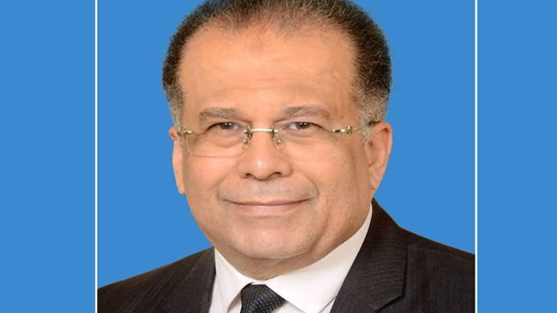 6 أساتذة يتنافسون