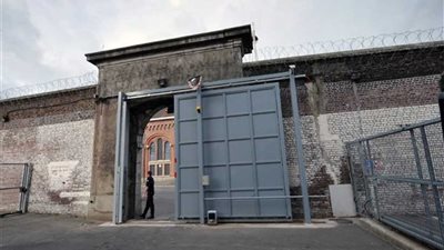 إرهابي يعتدي على ٣ حراس في سجن بشمال فرنسا