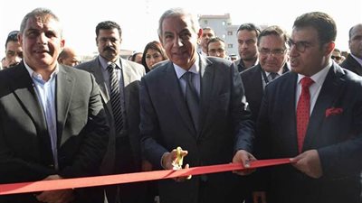 وزير الصناعة يفتتح مصنعًا لإنتاج حديد التسليح