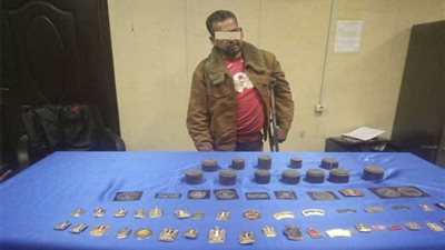 ضبط ورشة تقلد الشعارات الحكومية في الجمالية