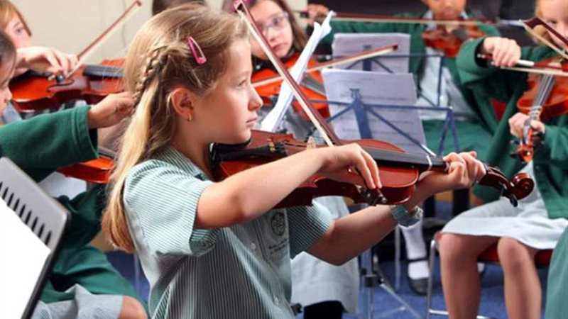 افتتاح أول مدرسة