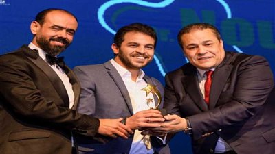 بالصور.. محمد رشاد أفضل مطرب شاب بمهرجان “What happens”