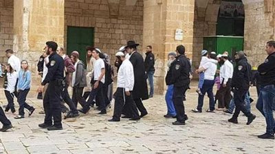 أكثر من 100 مستوطن يقتحمون الأقصى