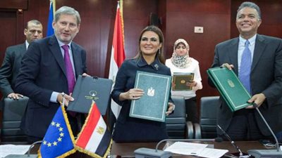 سفير الاتحاد الأوروبى يمنح جوائز الفائزين بمسابقة التصوير للهواة