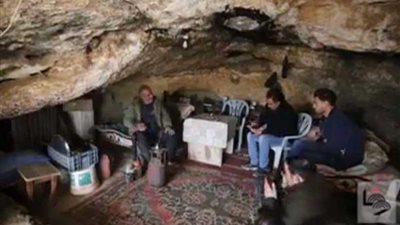 رجال في الكهف.. 