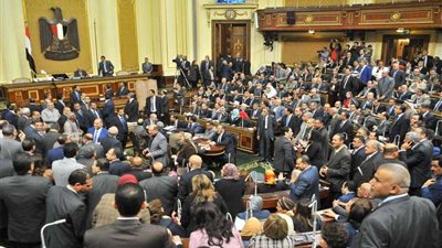 البطاقات التموينية وعودة الجماهير للمدرجات ضمن 10 طلبات للنواب