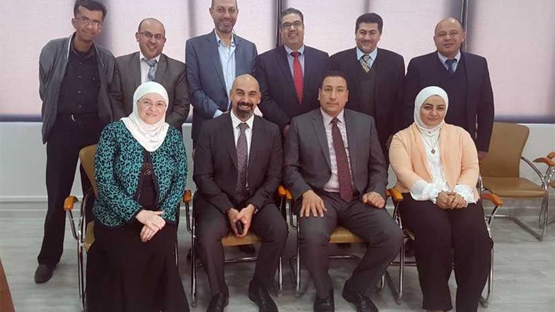 نقيب الصيادلة يبحث