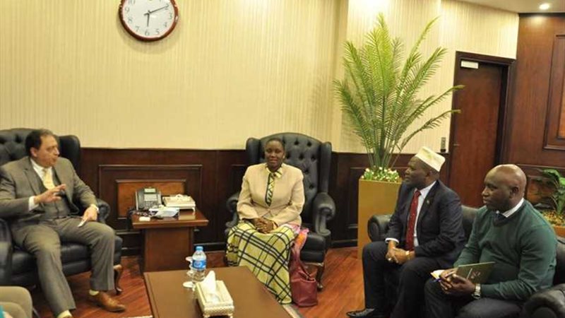 وزير الصحة يبحث مع