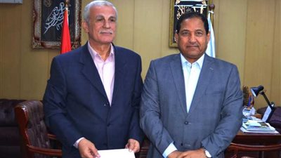 يتبرع بأرض بثمانية ملايين جنيه لبناء مدرسة بالغربية والمحافظ يكرمه (صور)