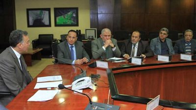 وزير النقل يشدد على سرعة الانتهاء من أعمال صيانة وإعادة تأهيل الكباري