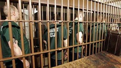 إصابة 7 حراس في أحد سجون فرنسا بعد طعنهم من سجين متطرف