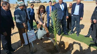 غادة والي تفتتح معرضًا للأسر المنتجة وسوقًا خيرية للملابس