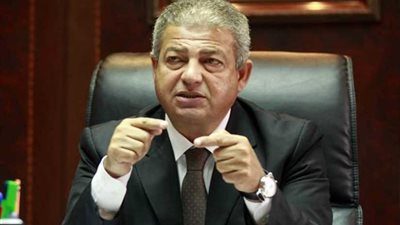 وزير الشباب يدعم نادى الشلاتين بـ30 ألفا