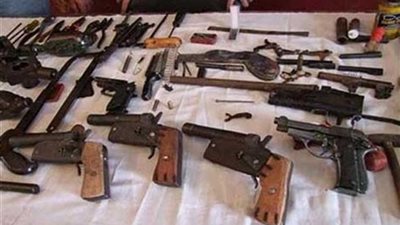 ضبط 10 أشخاص بحوزتهم أسلحة ومخدرات
