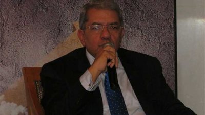 وزير المالية يجتمع مع مستثمري 