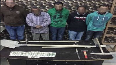 مباحث القاهرة تضبط 5 عاطلين أثناء تنقيبهم عن الآثار بالخليفة