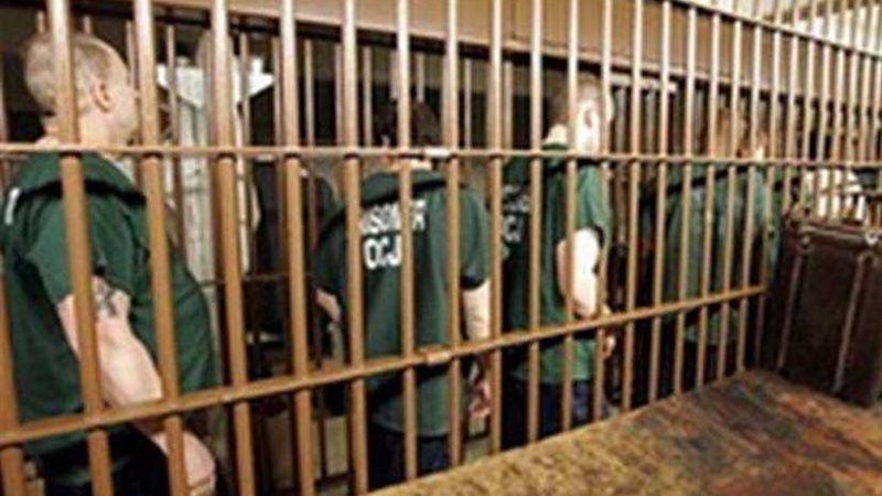 إصابة 7 حراس في أحد