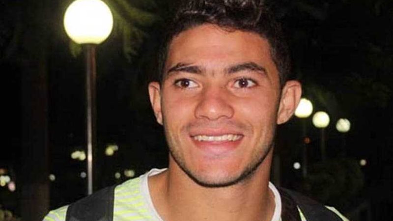 الأهلي يحصل على توقيع