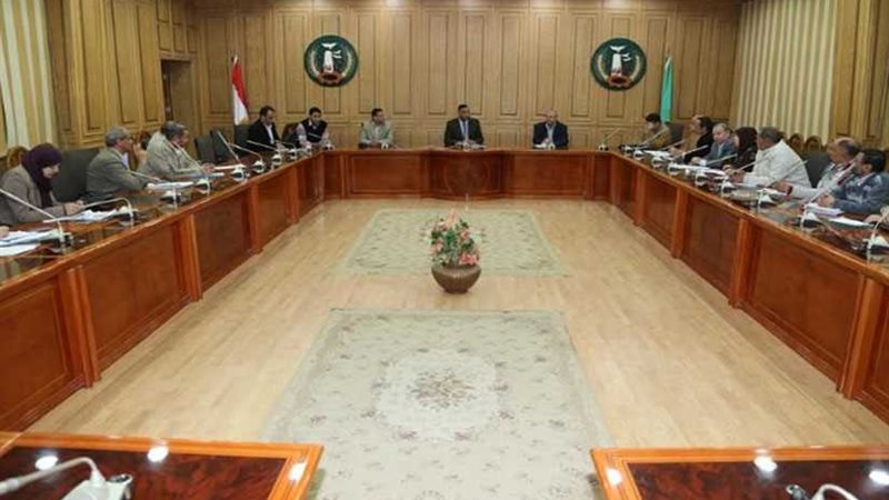 مختار يجتمع برؤساء