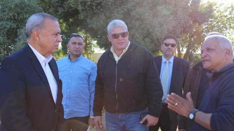 قنا.. الهجان والعجوز