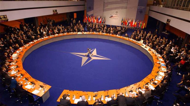 الناتو يتعهد بحماية